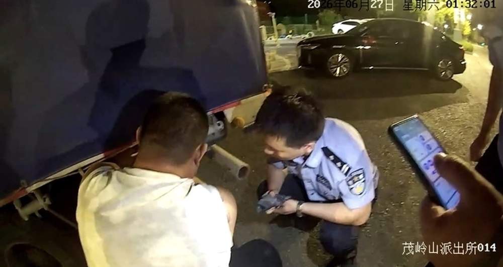 保险柜内十万余元金镯搬家时凭空消失？保险柜非人为开启……济南警方深挖揭开真相