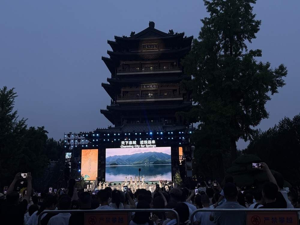 泉水节体现泉城魅力，外地游客点赞济南“山水人文”