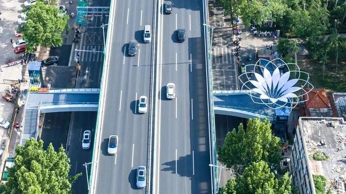 泉城再添“空中走廊”，济南4座人行天桥“五一”前正式启用