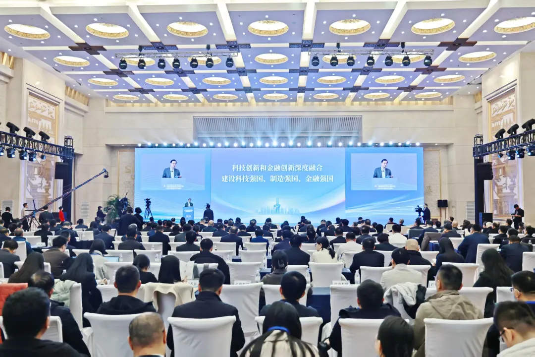 趵眼｜金融“大咖”云集的大会上，济南市委书记抛出三道“问题”