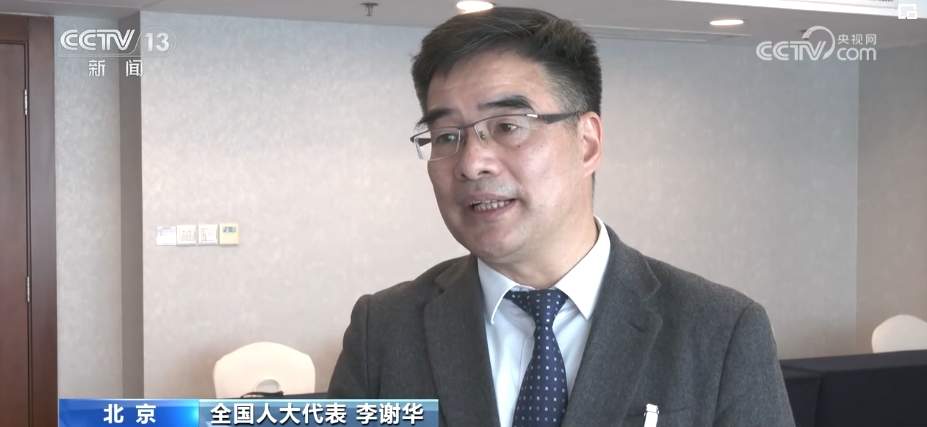 舜网首页>新闻中心>时事要闻>正文>李谢华和部委工作人员讨论得十分