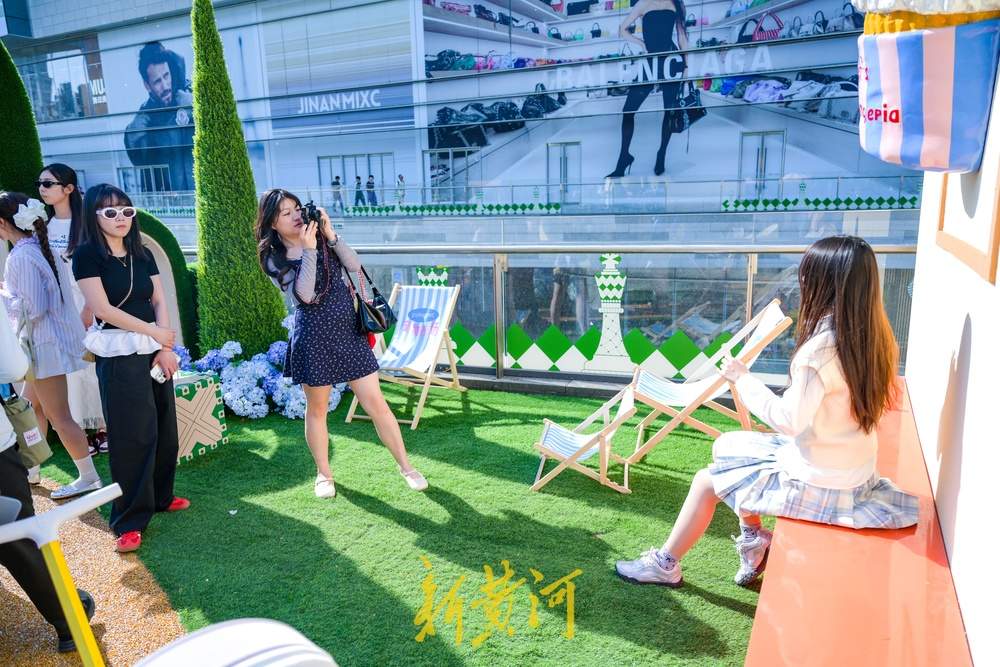 济南经十路旁现沉浸式潮流街区，文艺氛围吸引众多年轻人打卡