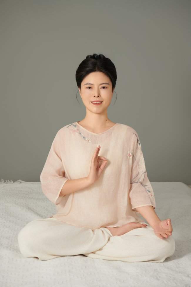 简橙教育如何以合规与专业,为银发瑜伽点亮安全灯塔