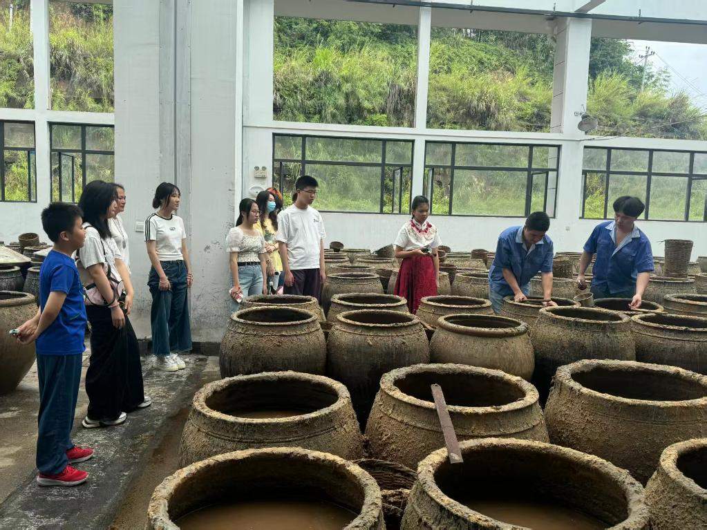 从“闭门生产”到“开门迎客” “工厂游”持续升温