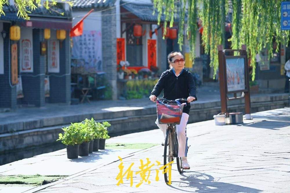 国庆假期收官热度不退 济南明府城秋韵引客畅游