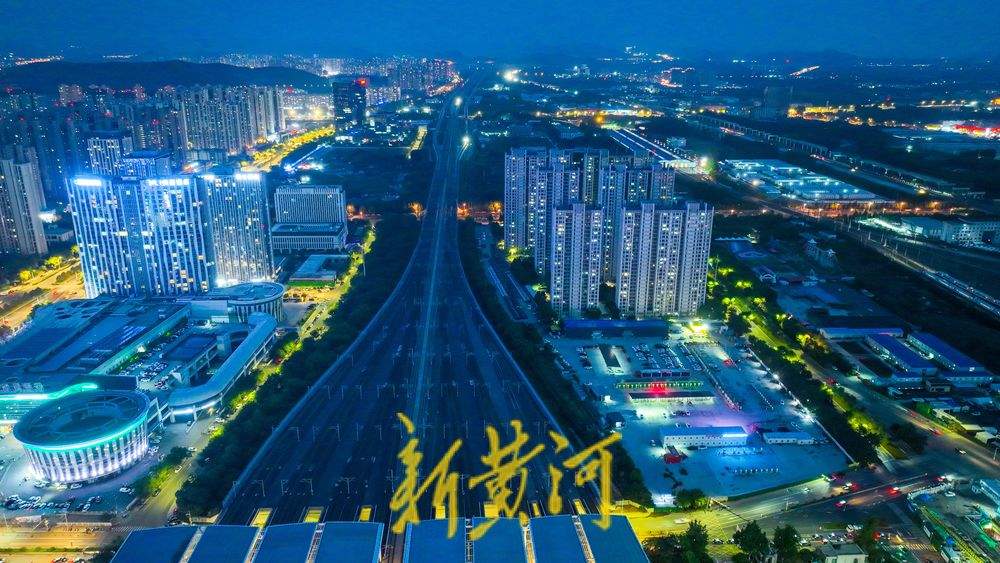 京沪高铁正式开通运营13年 看西客站片区灯光璀璨