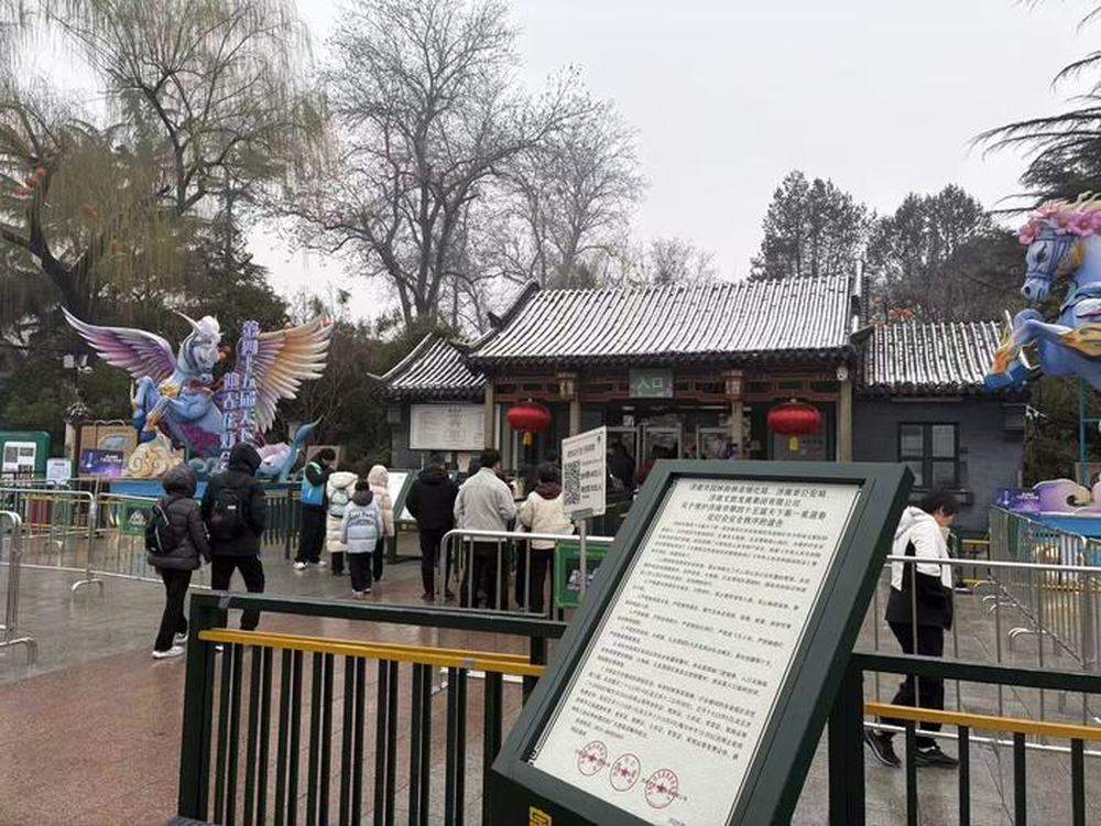 花灯会期间趵突泉景区明确无人机禁飞要求,多部门联动守护市民赏灯平安路