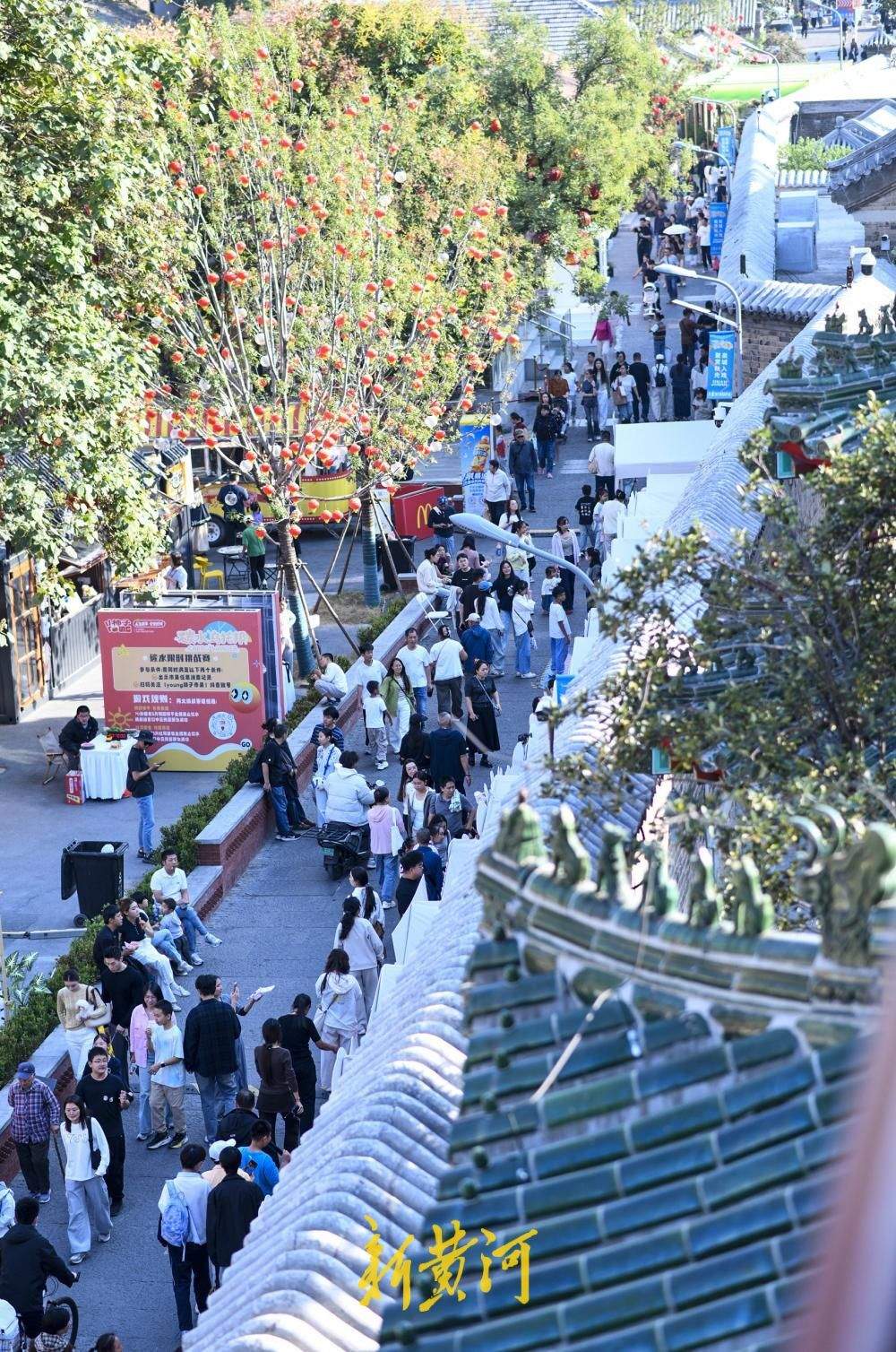 百年上新街国庆迎来旅游高峰，古韵街巷晋升网红打卡点