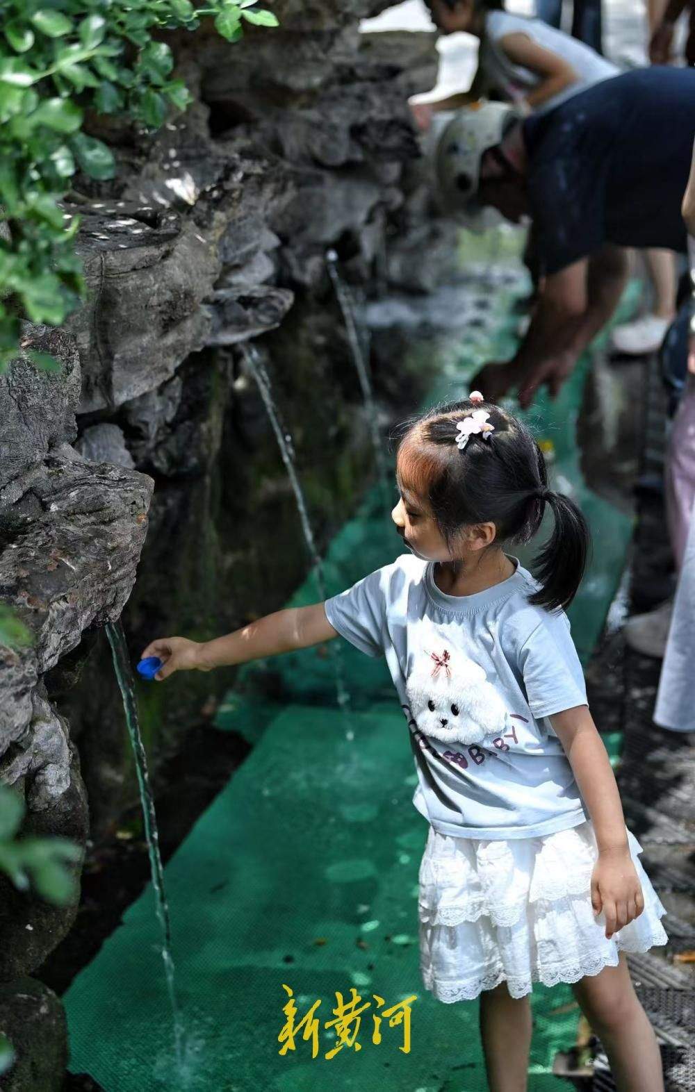 夏日寻凉好去处，济南护城河畔免费畅饮天然泉水