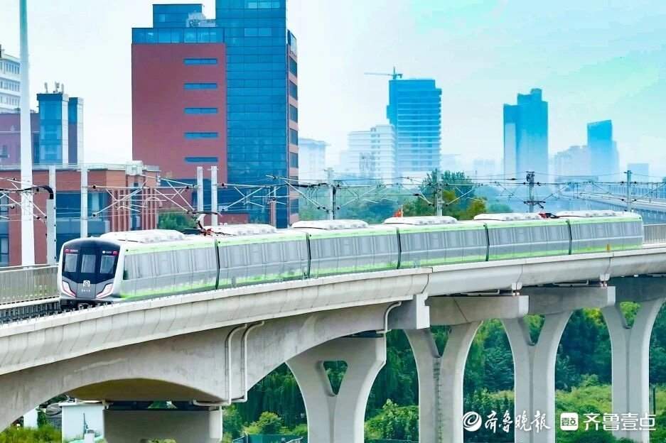 抵达日常的“幸福线”：轨道上的温度与质感