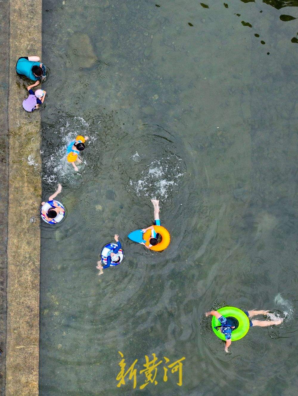 桑拿天开启，泉城市民进山亲水纳凉