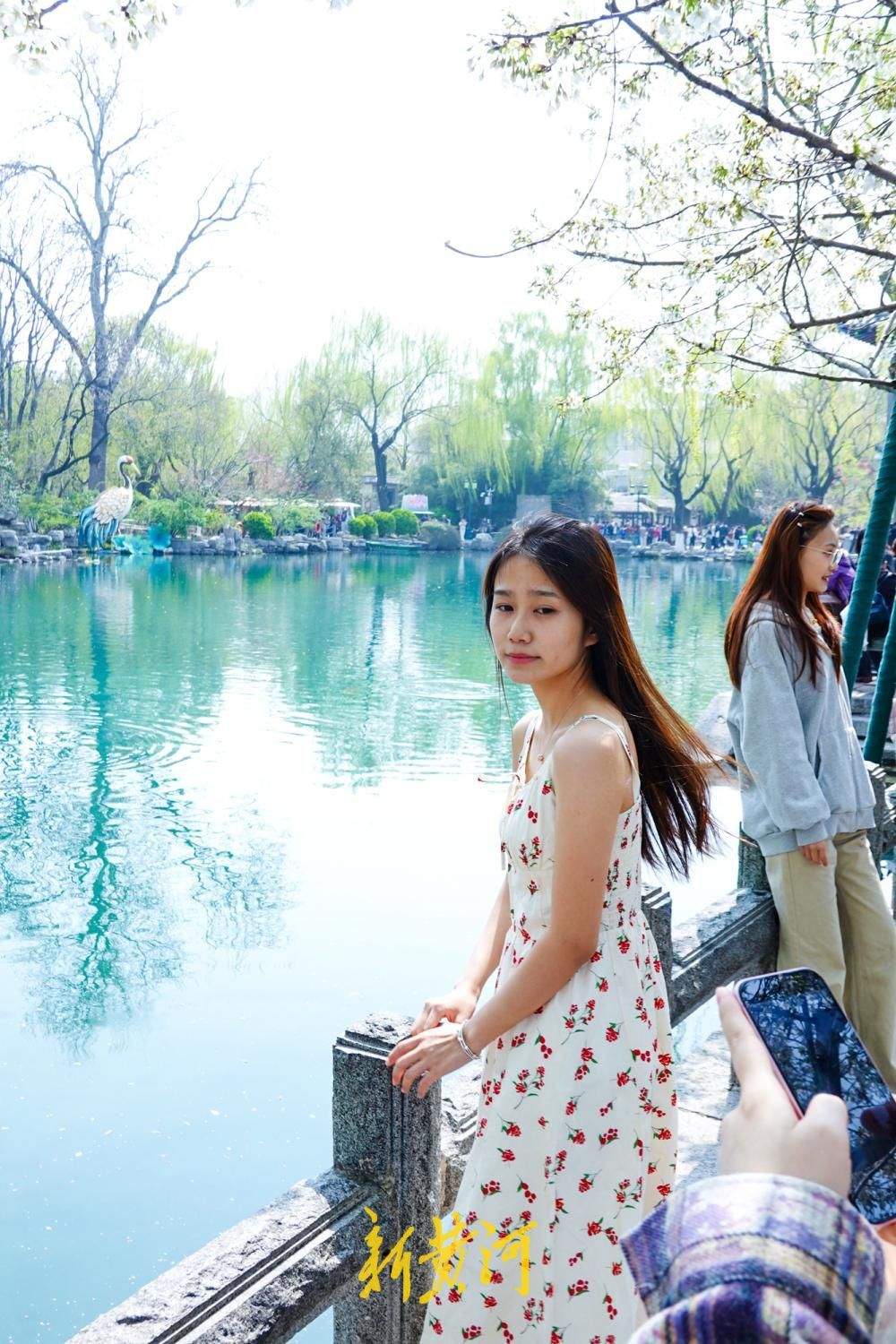 19℃+气温恍如夏，短袖与羽绒服同行