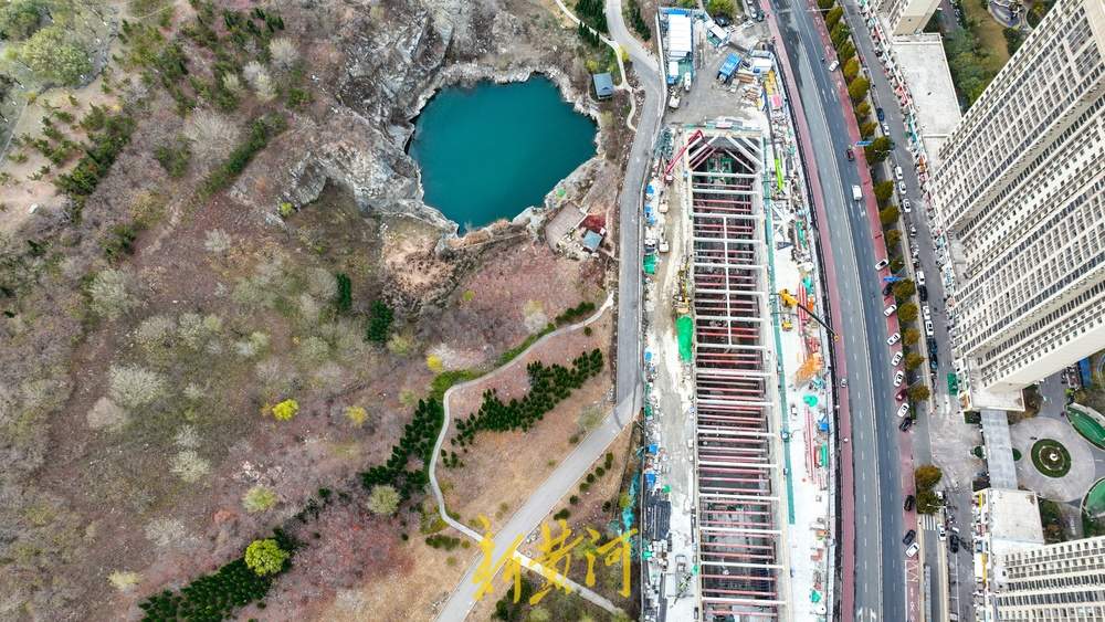 济南这处公园里建地铁站点，与景观仅有一路之隔