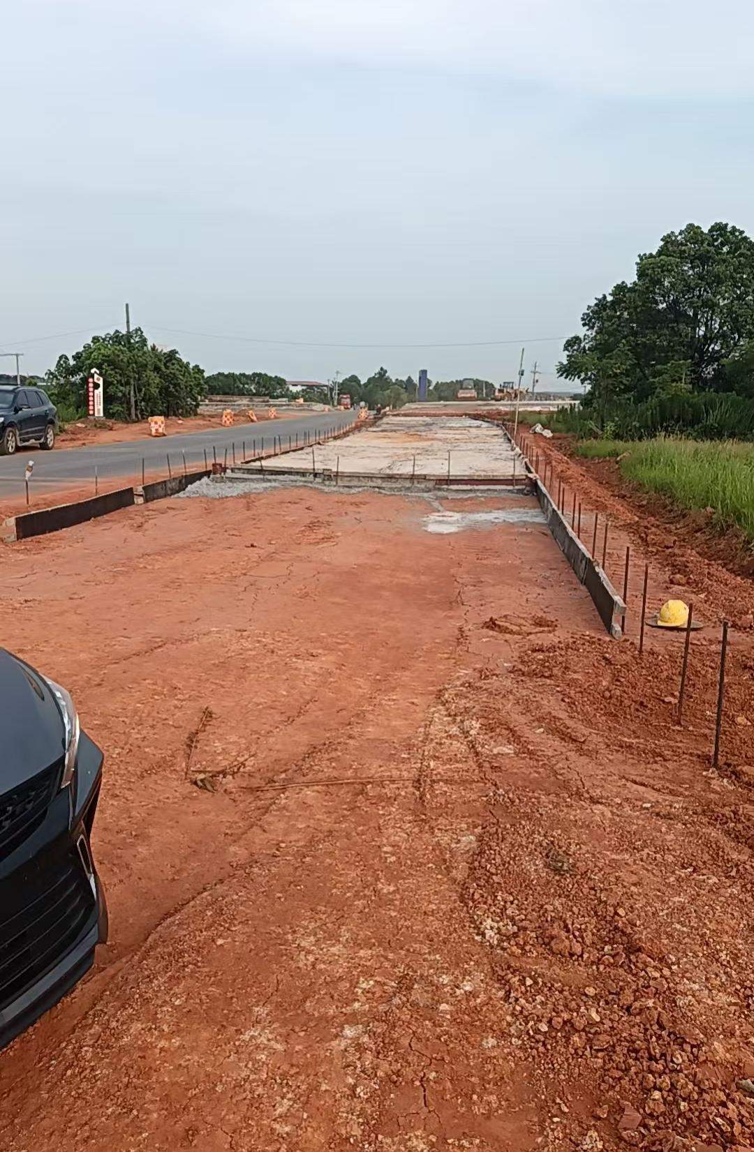 南昌一工人工地旁如厕被误当猎物枪击身亡，家属称申请工亡未果，用工单位愿补偿25万