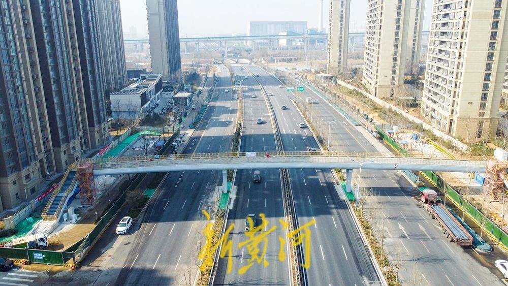 项目强省会｜位于济南青岛路首座人行天桥主体结构吊装到位