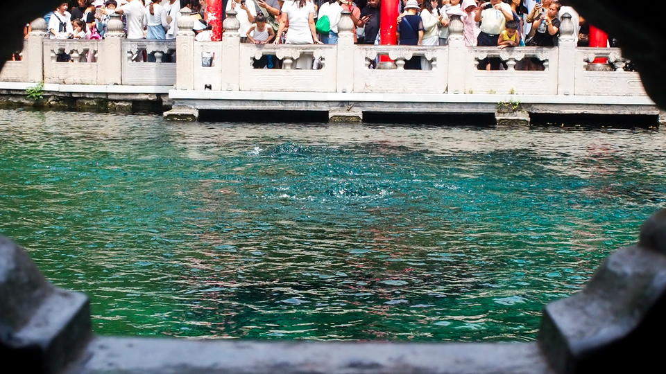 济南趵突泉正式回升至"趵突腾空"高度