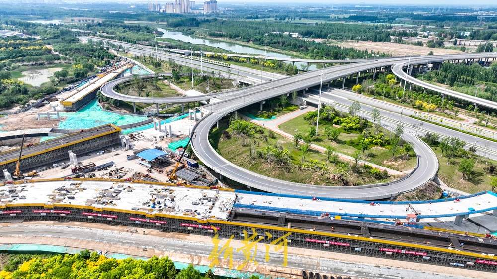 项目强省会｜济南穿黄隧道北口新建高架，连通原有龙湖立交桥 
