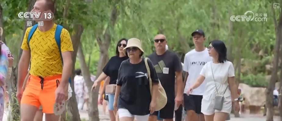 主打清凉、玩法“上新”,旅游“动”起来 夏日经济“热”起来