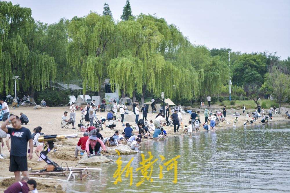 一年四季 泉在济南丨炎炎夏日即将开启，济南在这里打造一片城市中的诗意海滨