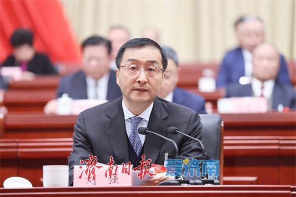 市十八届人大五次会议闭幕 刘强讲话 于海田韩金峰孙开连杨峰在主席台就座 通过关于政府工作报告的决议等 选举袁长奎、朱玉明为市人大常委会副主任