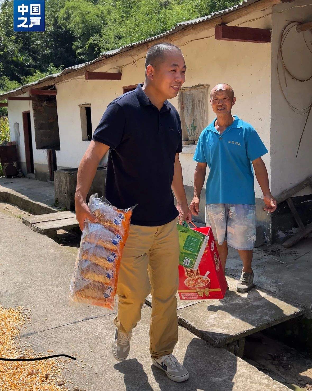 “哥，一共31100元，都还了！”