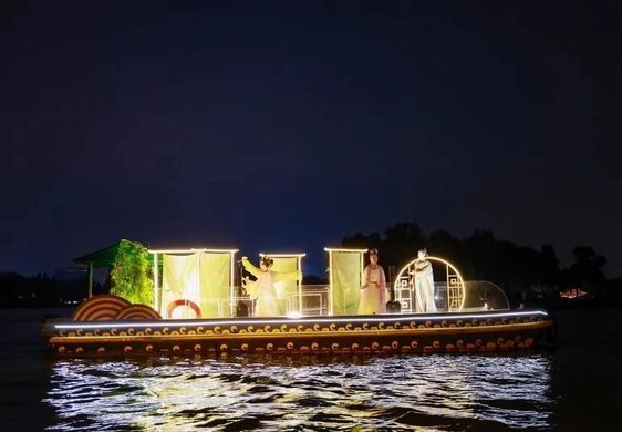 “明湖花月夜·澜影见月圆”沿湖情景演艺