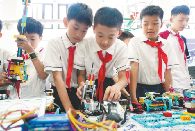 第十六届济南市青少年科技节开幕