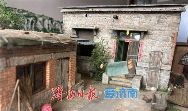 小伙微缩复刻爷爷老宅：200多个物件 最小的仅0.1厘米