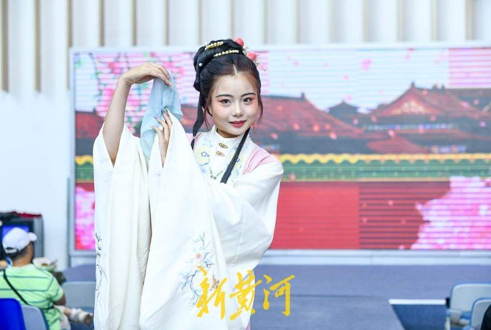 济南：非遗雅韵中秋展演 汉服翩翩共赴穿越千年中秋之约