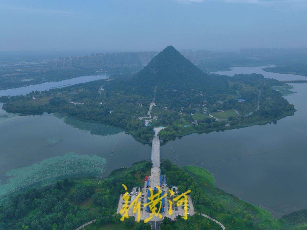 一年四季 泉在济南丨秋雾中华山湖畔如同水墨丹青画