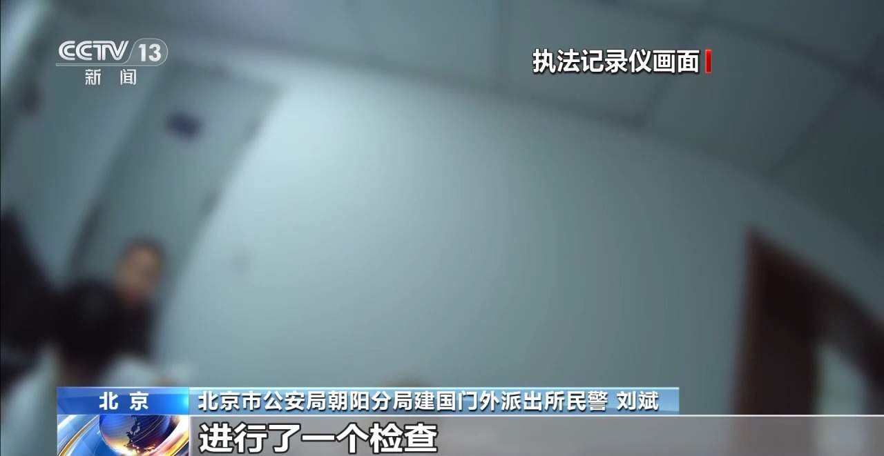 网友见面试戴名表 40万金表秒变“高仿货”
