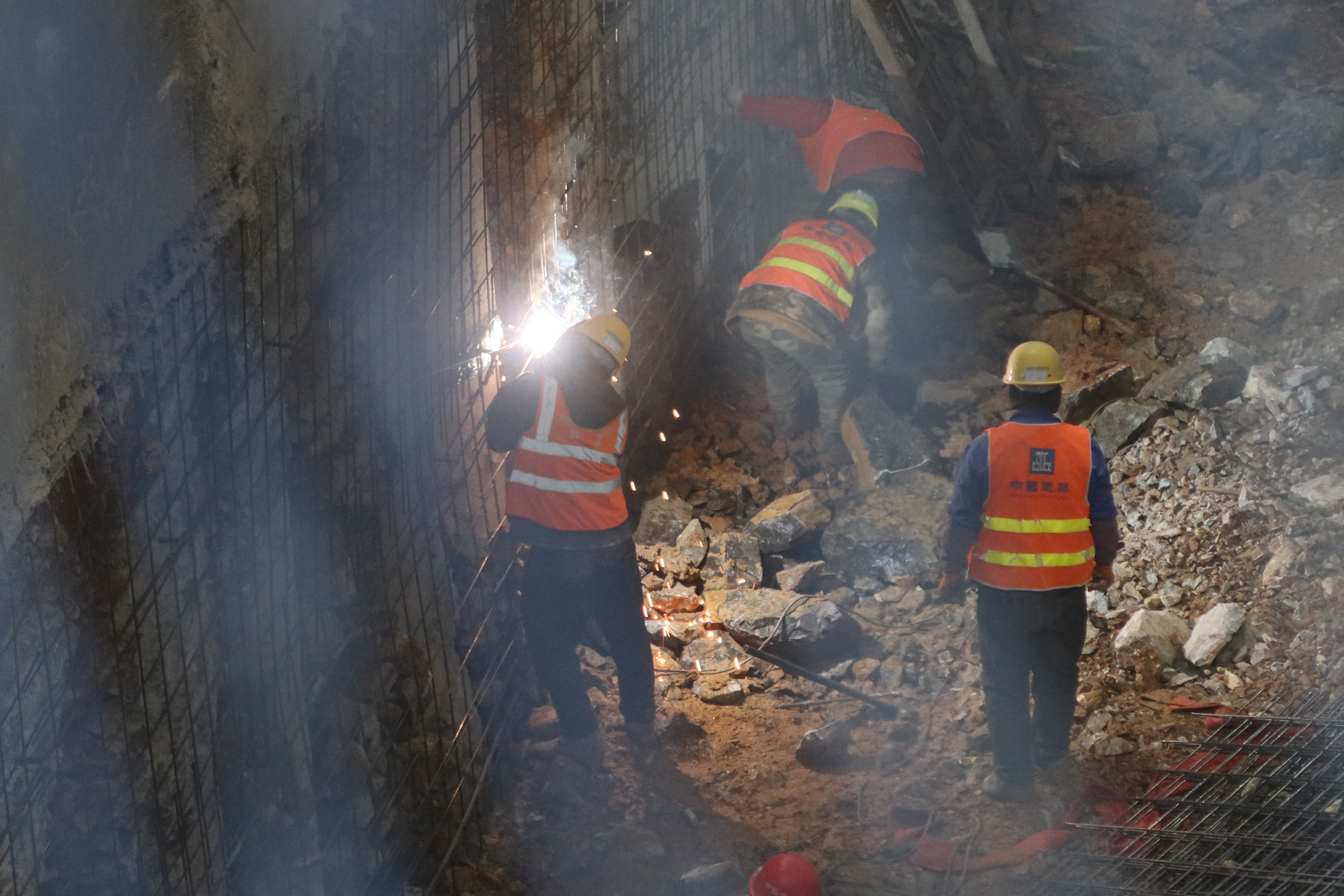 融媒·画像丨“吹出来”的“环保气球”，“画出来”的“美丽围挡”，地铁创意施工背后——7号线有个“智囊团”