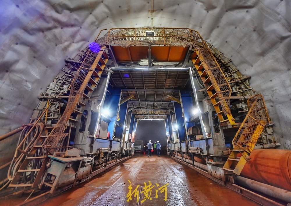 济枣铁路青铜山隧道进入正洞施工阶段,金象山隧道进洞