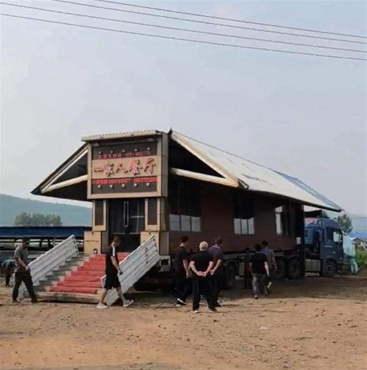 厢式货车如“变形金刚”6分钟变为酒楼，厂家：可摆20桌宴席，订单已排到9月