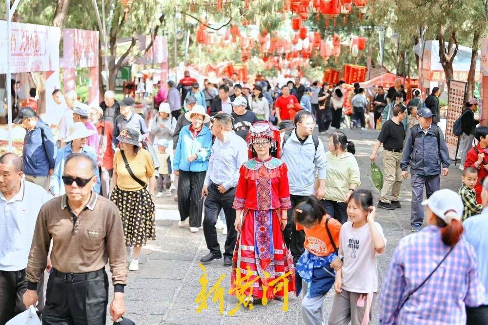 游人如织！济南千佛山“三月三”庙会人气旺