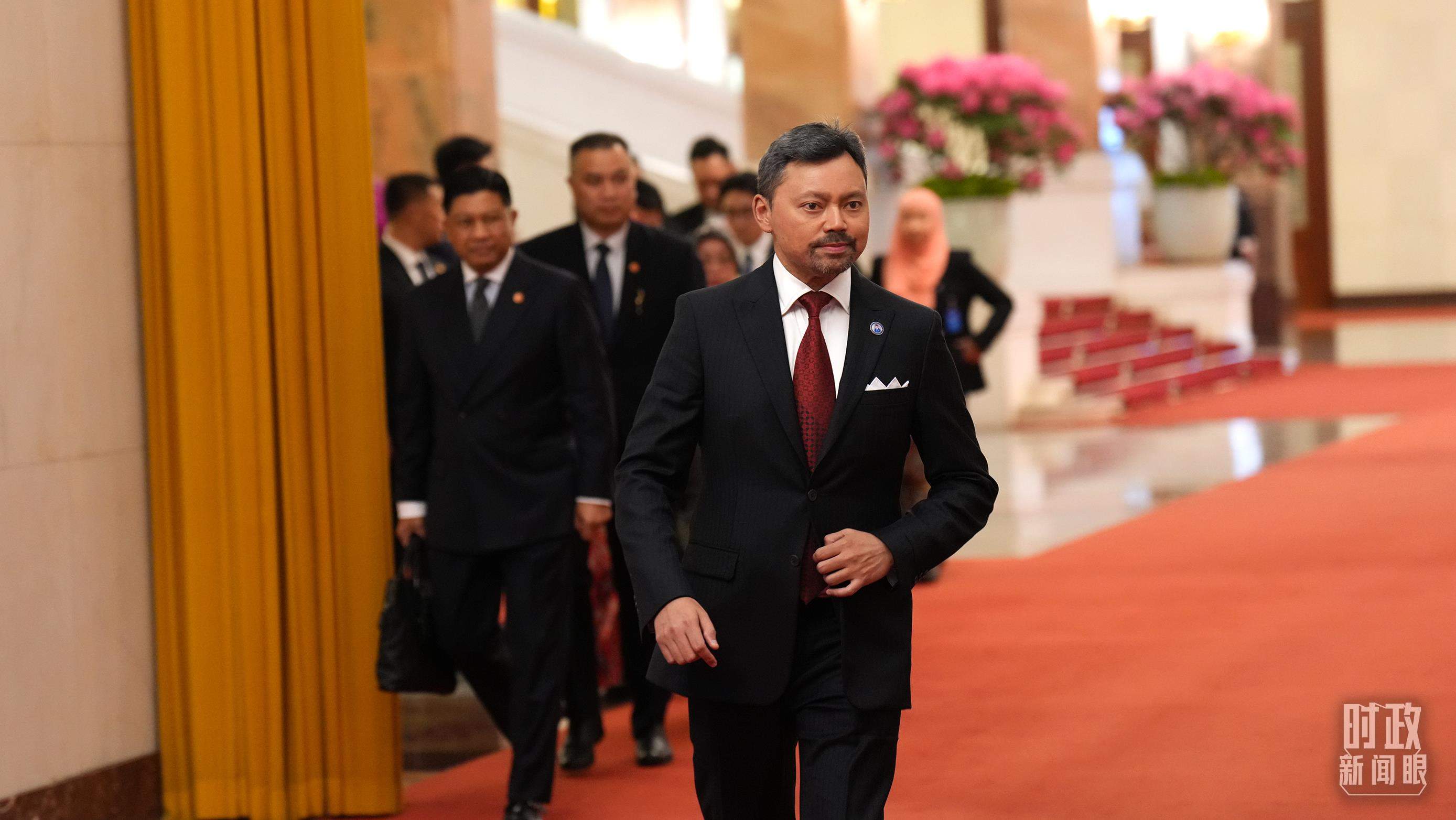 时政新闻眼丨一天三场会晤，习近平同外方领导人谈了什么？