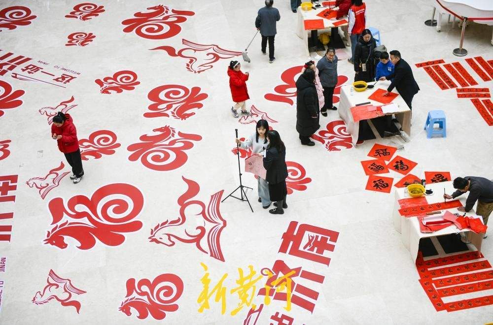 图书馆翰墨飘香迎新春 百“福”送暖年味浓