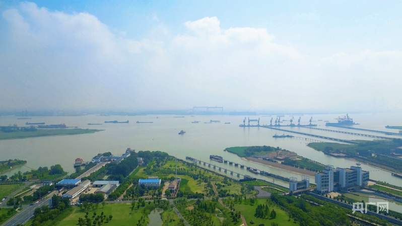 【开局之年看中国·遇见不一样的江苏】从“锈”到“秀” 让长江岸线自由“呼吸”