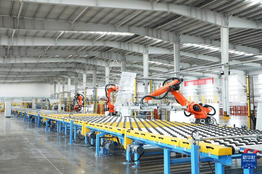 中国经济样本观察·县域样本篇丨面对石油资源枯竭，这座戈壁小城是如何走出困境的？