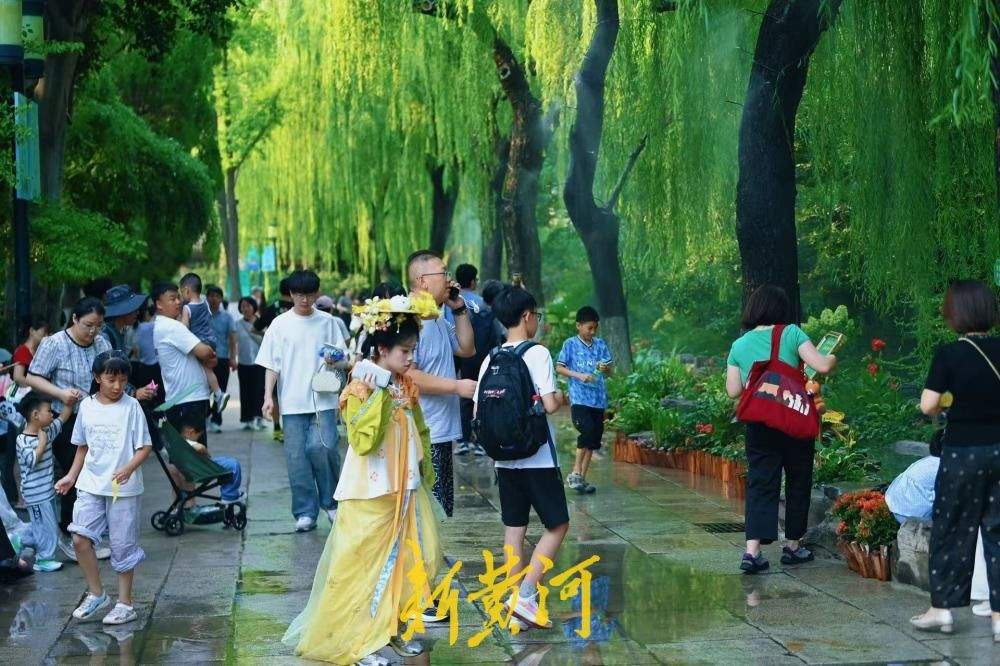 一年四季 泉在济南｜泉流伴繁花 济南趵突泉打造夏日亲水游园新场景