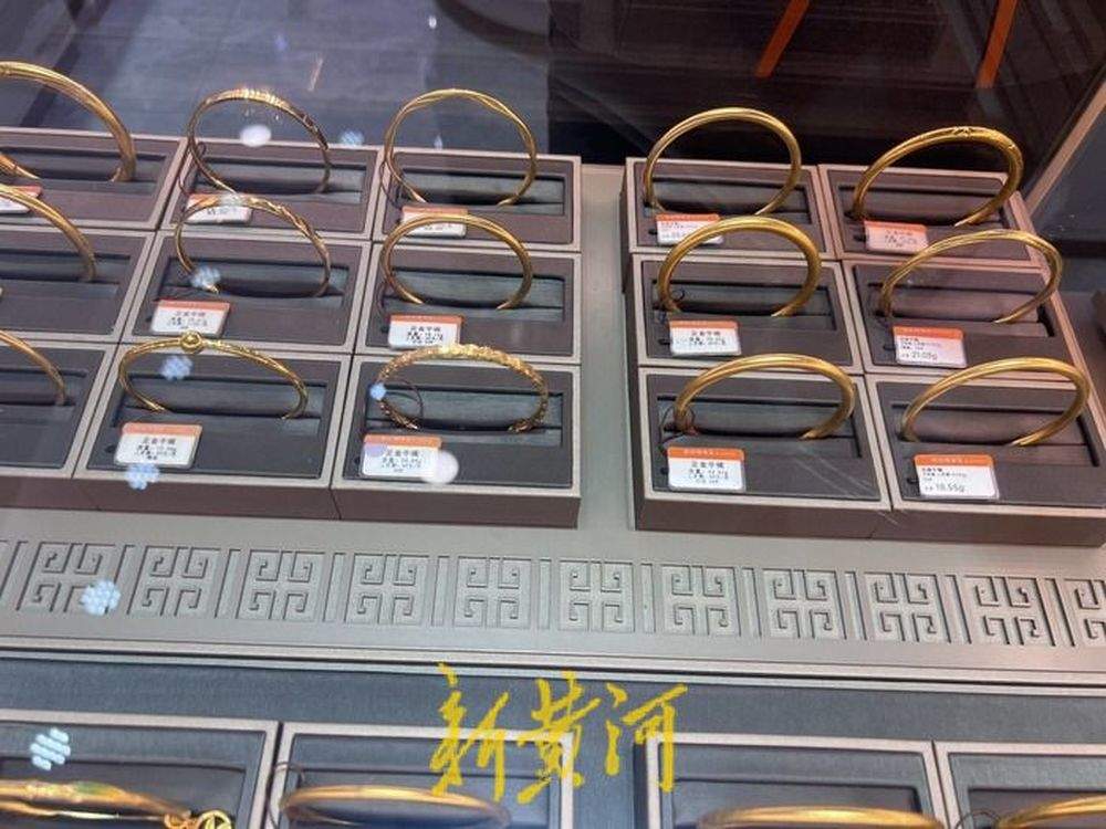 金价涨上热搜！实探济南金店：优惠后每克693元，金价有望继续震荡上行