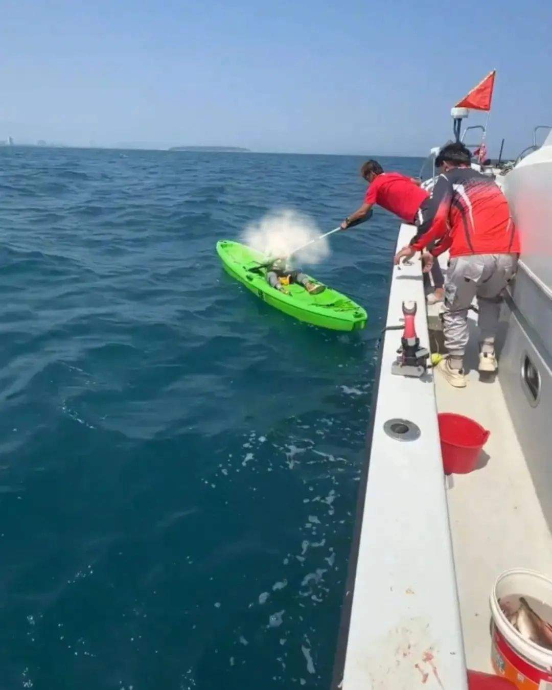 从陵水漂到三亚的“小孩哥”父亲：希望孩子以后不要乱跑，好好读书，听老师话