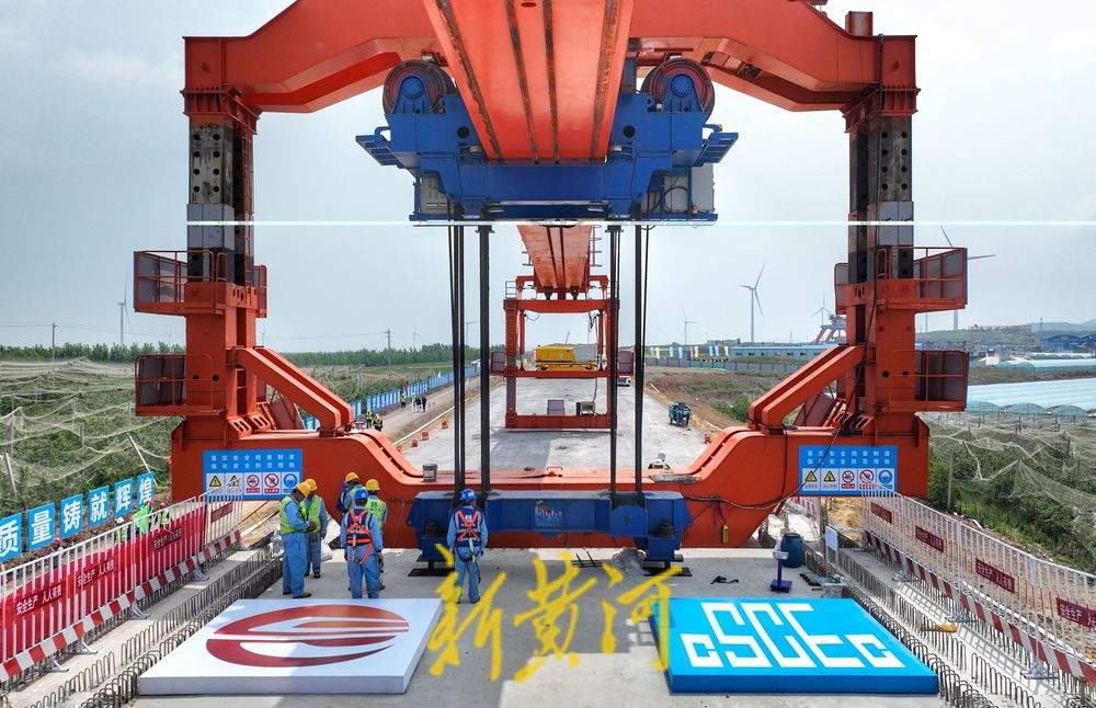 潍宿高铁至青岛连接线首孔箱梁架设完成