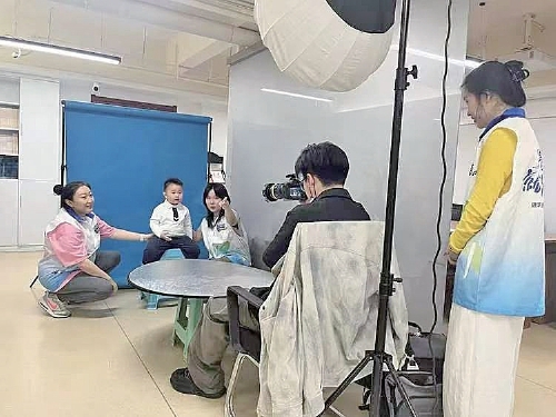 建筑新村街道熙霖苑社区 打造有温度的儿童节“专属勋章”