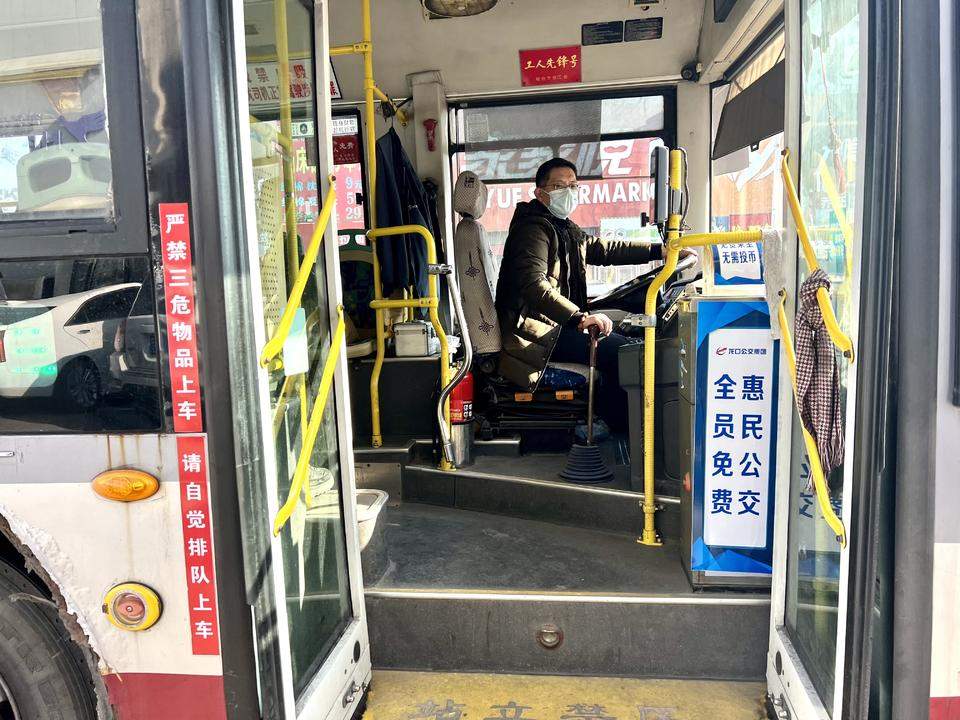 山东多地推行免费公交，背后算的是民生账和生态账