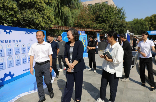 2026年国家网络安全宣传周“七进”活动丨网安科普“邻”距离 社区嘉年华暖到心坎上