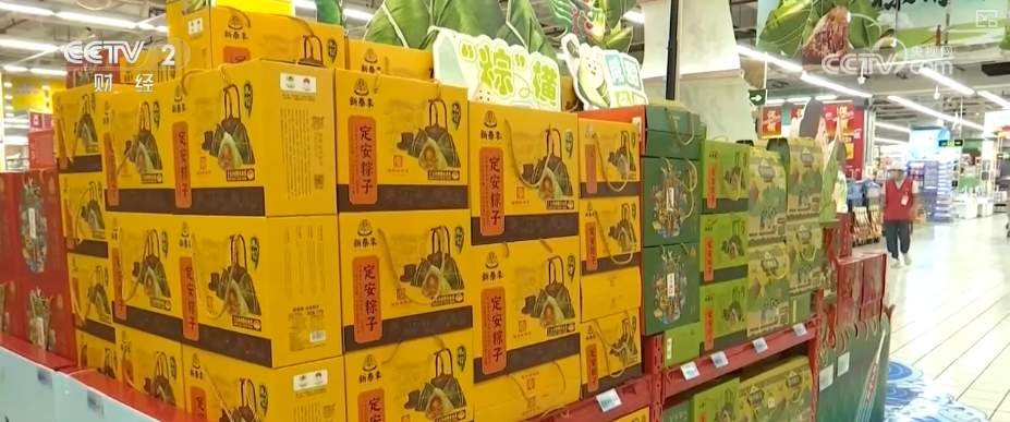 端午将至 各地市场、商超开启“粽子模式” 口味上“新”成亮点