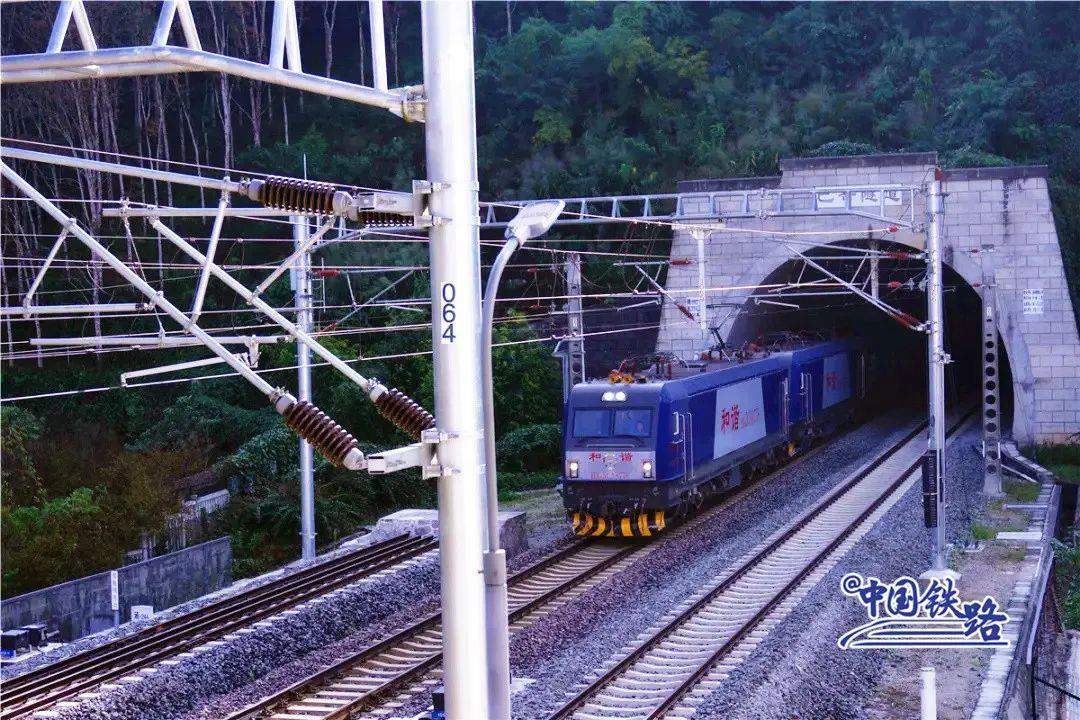 龙年大吉!“龙”字号车站送上祝福