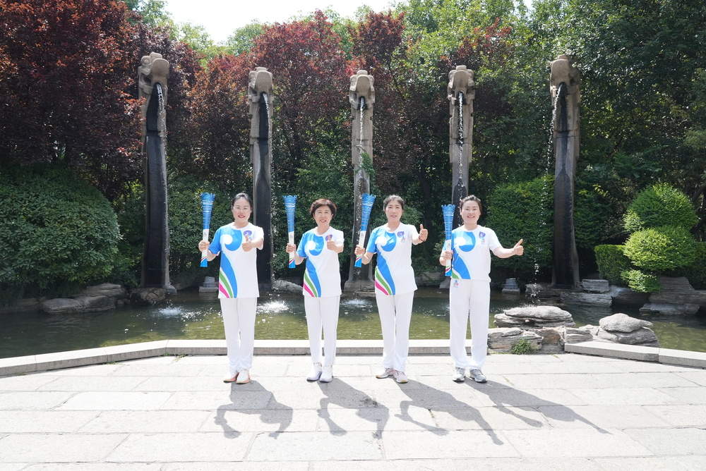 “千泉之城，涌动不息”，“泉炬”传递巡礼名泉传递泉水文化