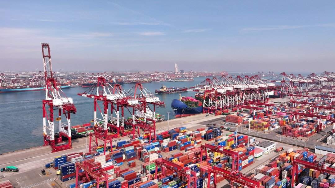 新春第一船靠泊 北方第一港火热